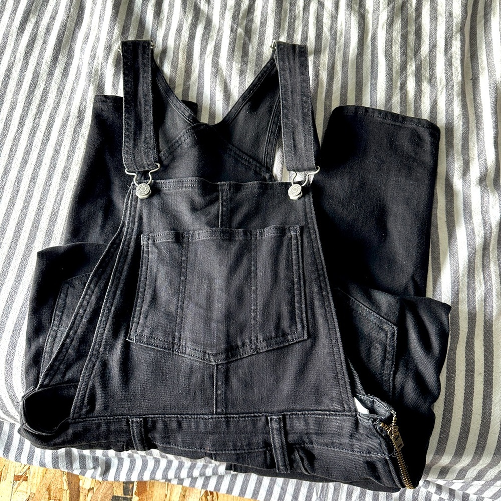 LEVI’S BLACK OVERALLS HIGH WAIST SKINNY 29